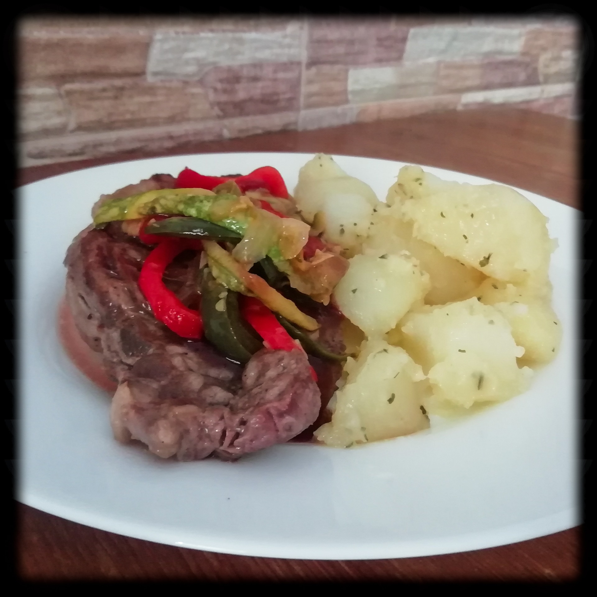 Entrecot con salsa de vino tinto