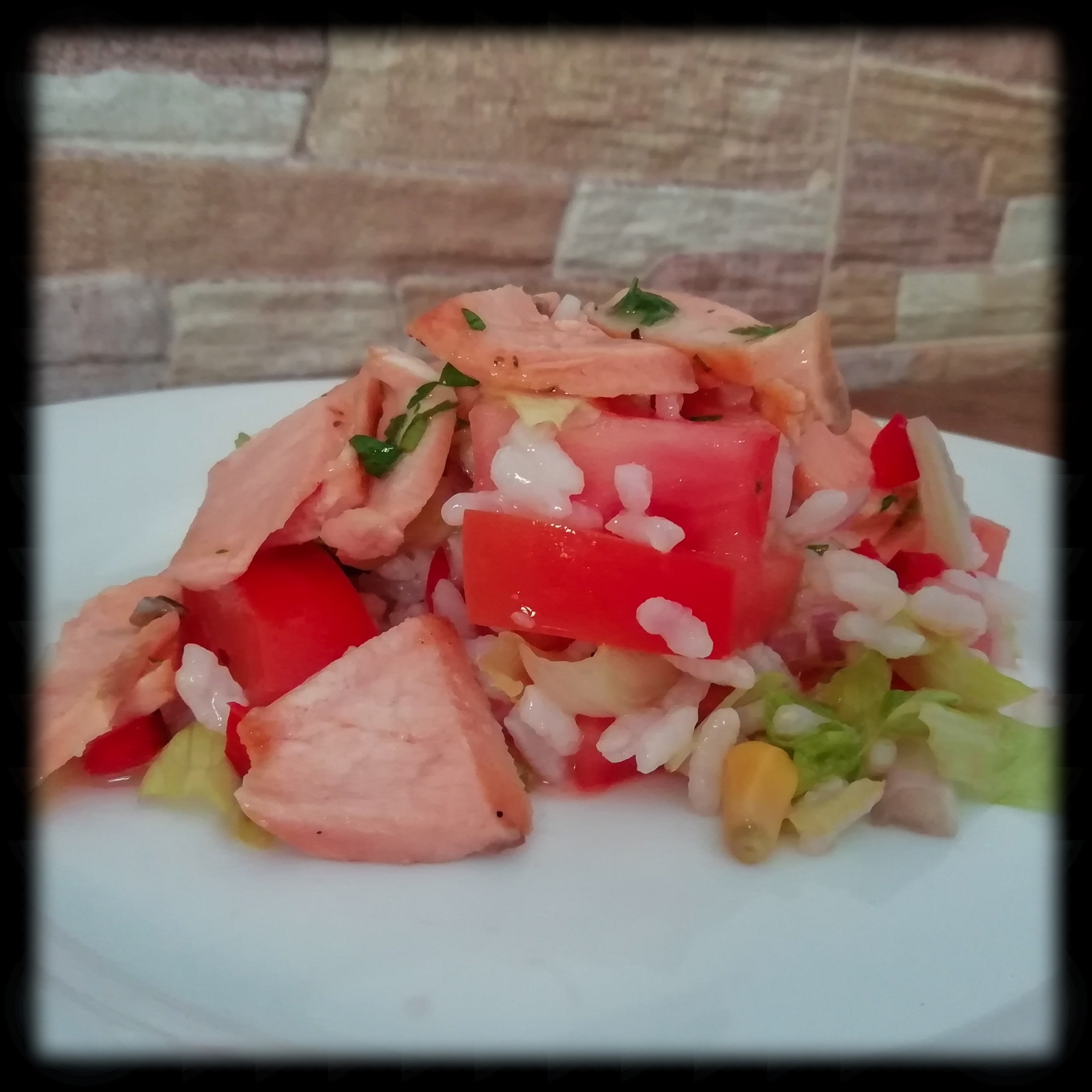 Ensalada de salmón y arroz