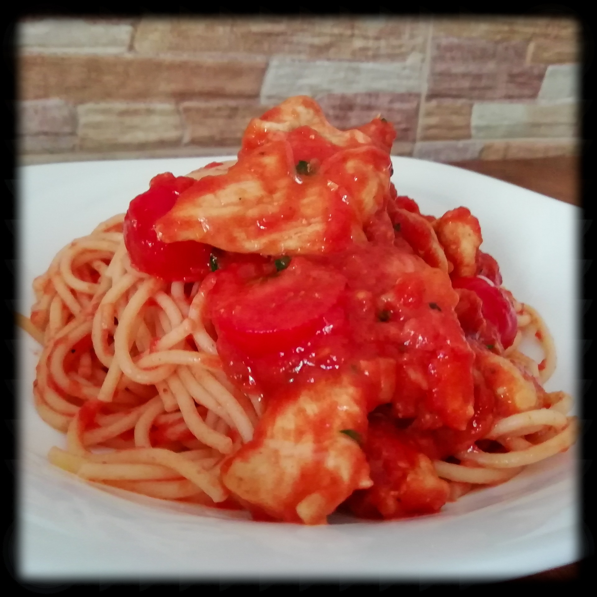 Espaguetis napolitana con pollo